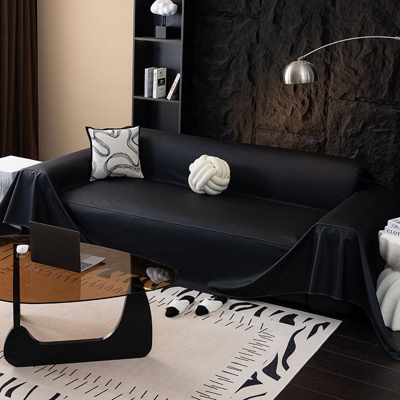 Sofaüberwurf aus Kunstleder Schwarz Onyx, über ein Sofa gelegt