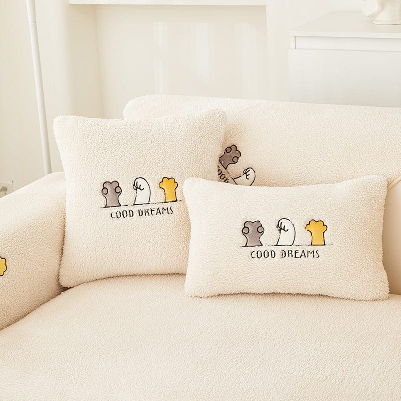 EasyCover-Kissenbezug aus Teddy-Bouclé mit Katzenstickerei — 1 Stück, Cremeweiß Teddy, auf einem Sofa