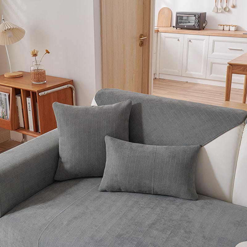 EasyCover-Kissenbezug aus Chenille — 1 Stück, Grau, auf einem Sofa