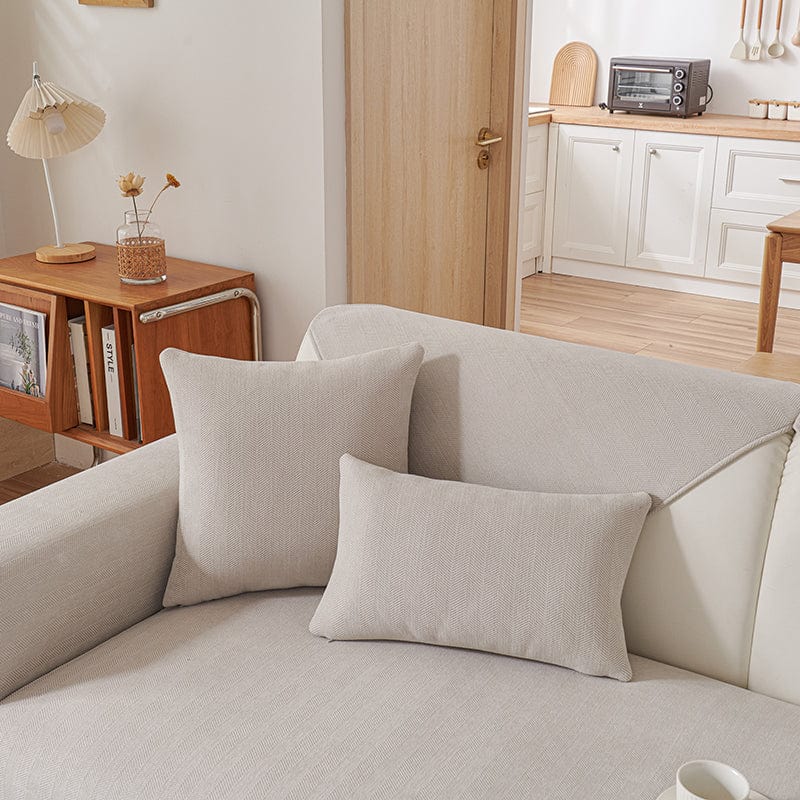 EasyCover-Kissenbezug aus Chenille — 1 Stück, Ecru, auf einem Sofa